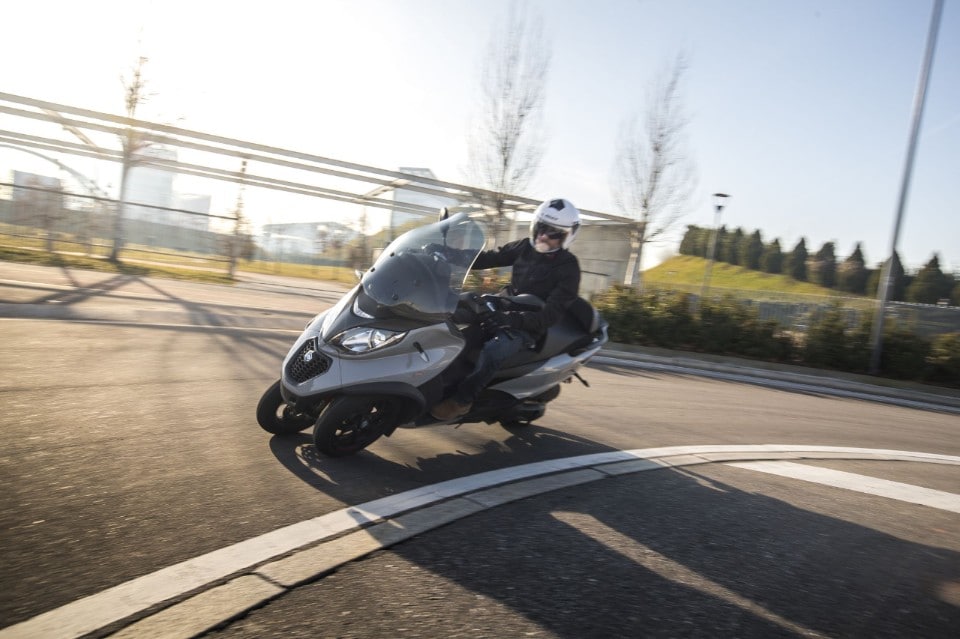 Piaggio MP3 350: tre ruote all season