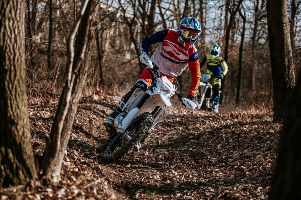 Enduro 2T o 4T? La sfida tra Beta RR 200 Enduro e Sherco 300 SE-F Factory