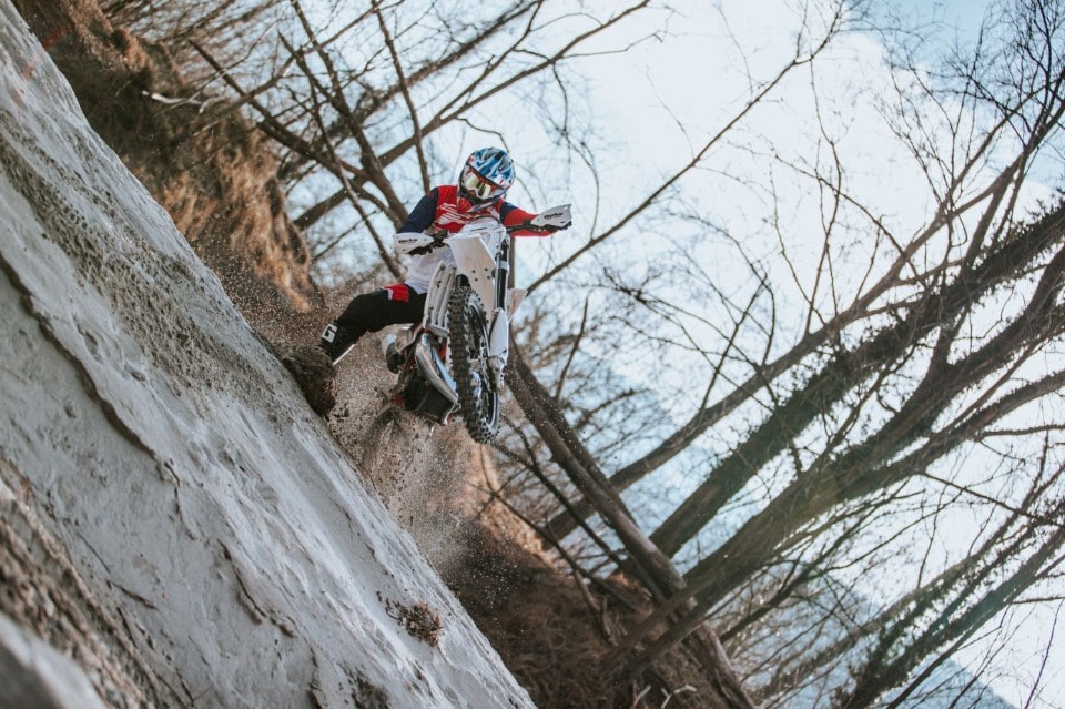 Enduro 2T o 4T? La sfida tra Beta RR 200 Enduro e Sherco 300 SE-F Factory