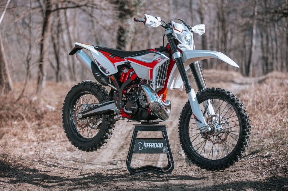 Enduro 2T o 4T? La sfida tra Beta RR 200 Enduro e Sherco 300 SE-F Factory