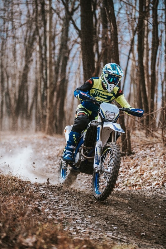 Enduro 2T o 4T? La sfida tra Beta RR 200 Enduro e Sherco 300 SE-F Factory