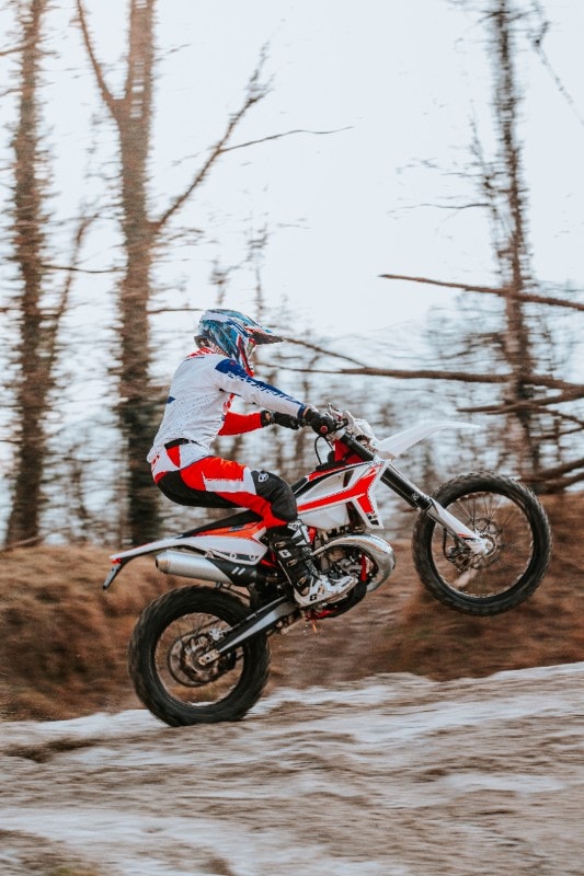 Enduro 2T o 4T? La sfida tra Beta RR 200 Enduro e Sherco 300 SE-F Factory