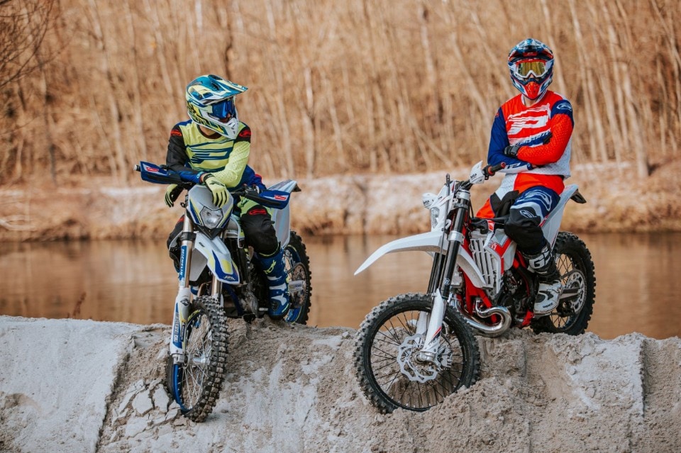 Enduro 2T o 4T? La sfida tra Beta RR 200 Enduro e Sherco 300 SE-F Factory