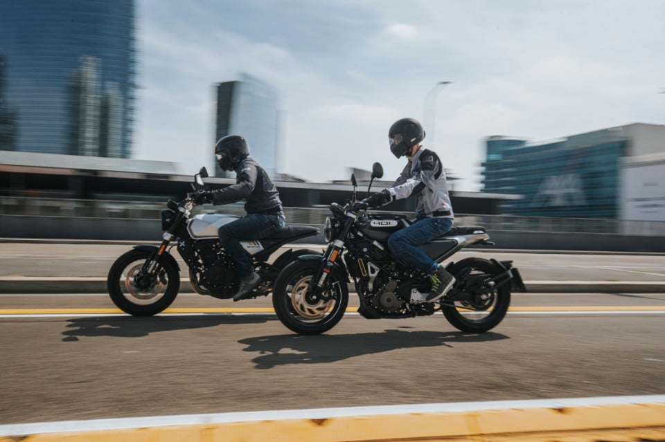 Brixton Crossfire 500 vs Husqvarna Svartpilen 401