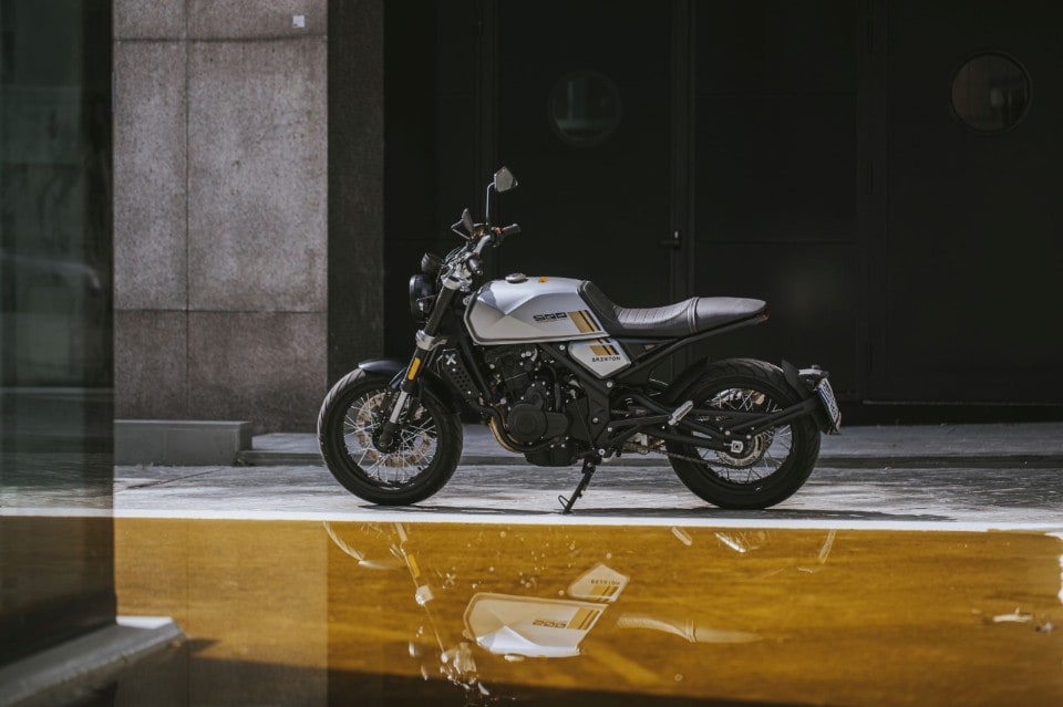 Brixton Crossfire 500 vs Husqvarna Svartpilen 401