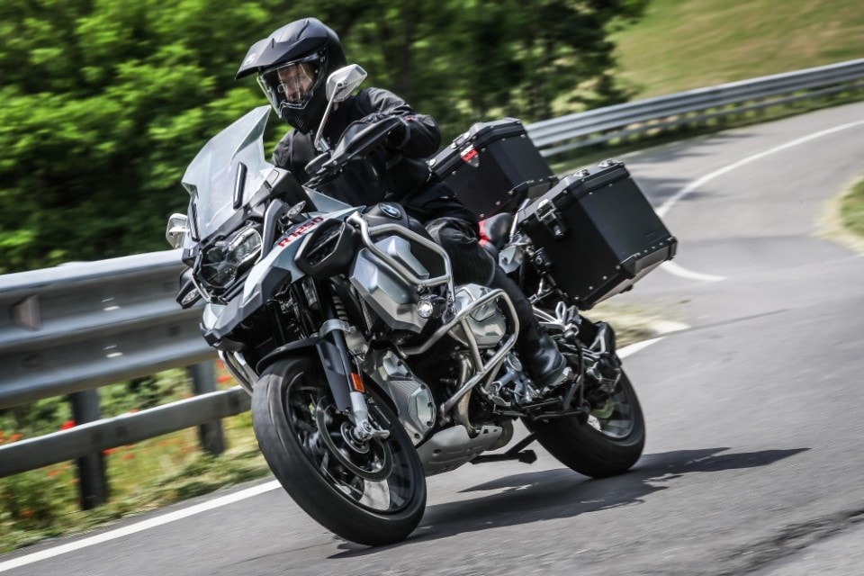 bmw 1250 gs vs ducati multistrada 1260