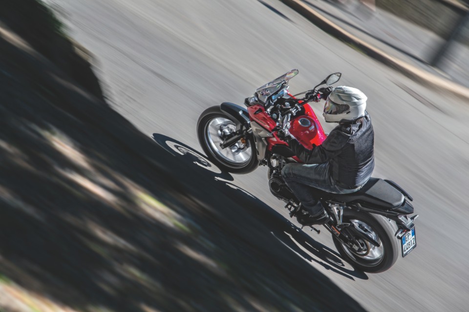 Honda CB500X: crossover in tutto e per tutto