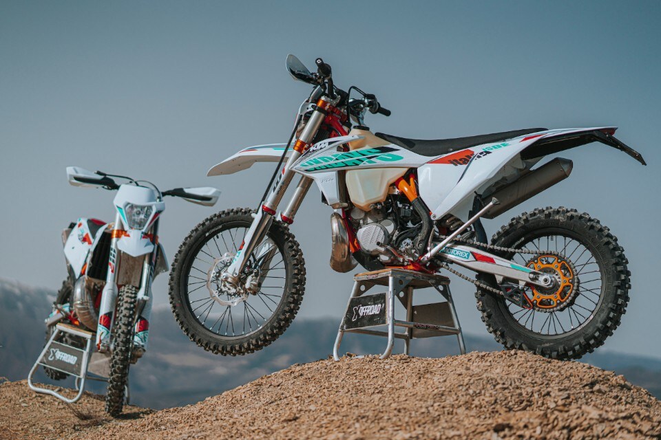 Prova KTM Six Days EXC TPI 250 e 300 2T, ready to Italy
