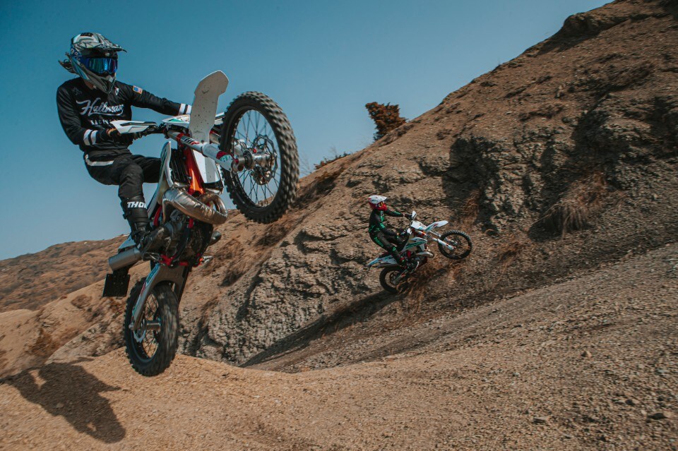 Prova KTM Six Days EXC TPI 250 e 300 2T, ready to Italy