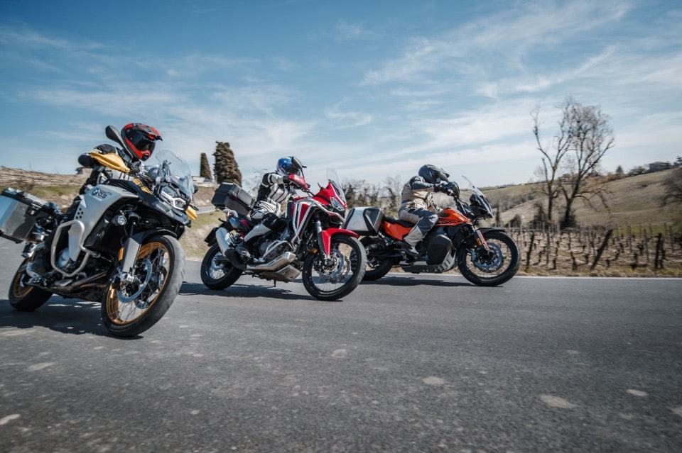 BMW F850GS Adventure, Honda Africa Twin 1100, KTM 890 Adventure: le viaggiatrici col pedigree