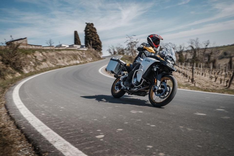 BMW F850GS Adventure, Honda Africa Twin 1100, KTM 890 Adventure: le viaggiatrici col pedigree