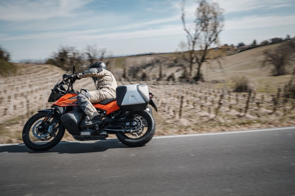 BMW F850GS Adventure, Honda Africa Twin 1100, KTM 890 Adventure: le viaggiatrici col pedigree
