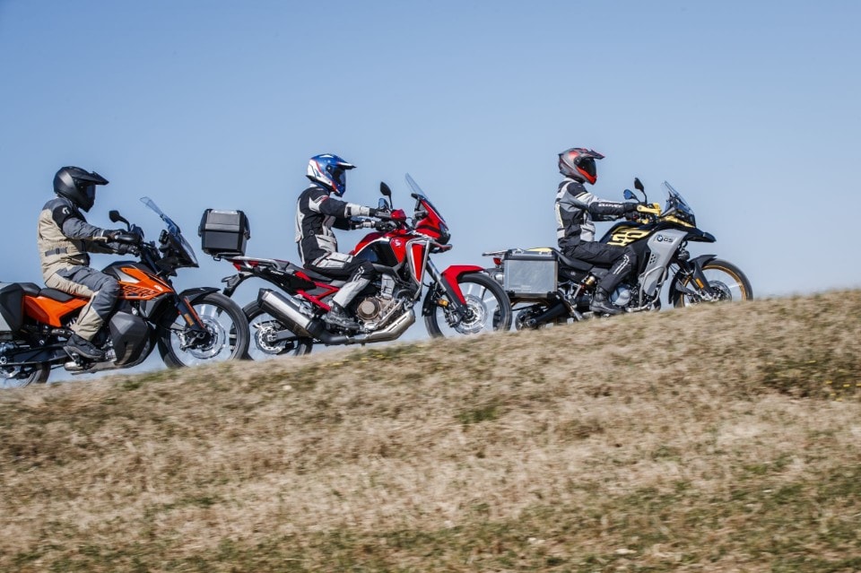 BMW F850GS Adventure, Honda Africa Twin 1100, KTM 890 Adventure: le viaggiatrici col pedigree
