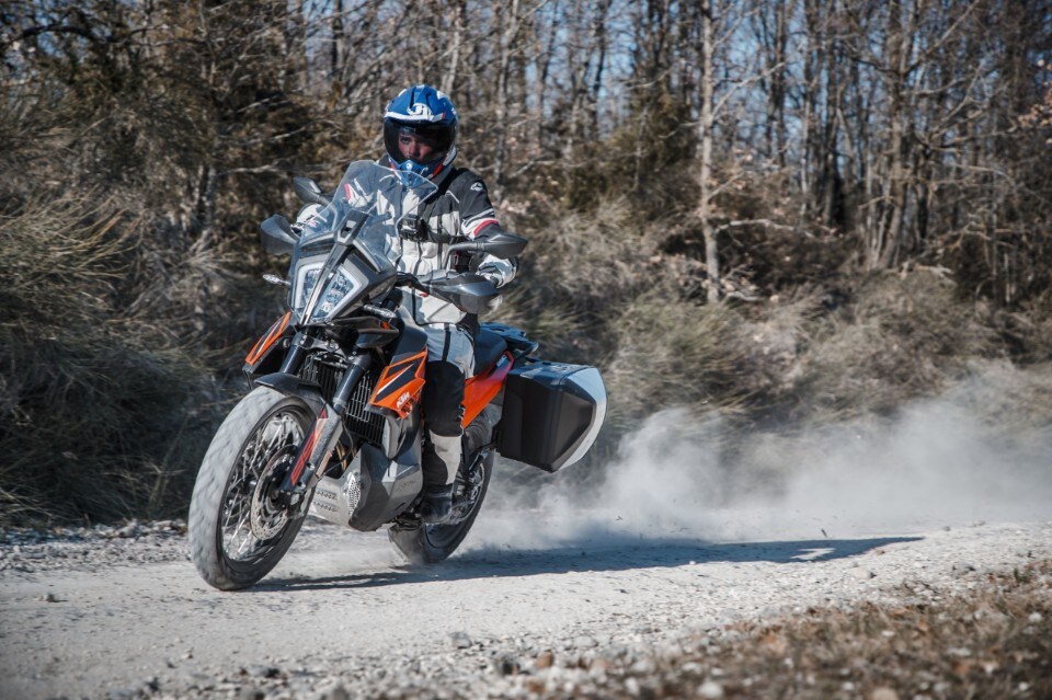 BMW F850GS Adventure, Honda Africa Twin 1100, KTM 890 Adventure: le viaggiatrici col pedigree