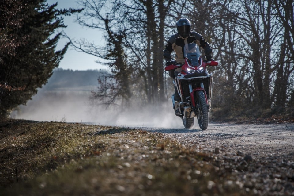 BMW F850GS Adventure, Honda Africa Twin 1100, KTM 890 Adventure: le viaggiatrici col pedigree
