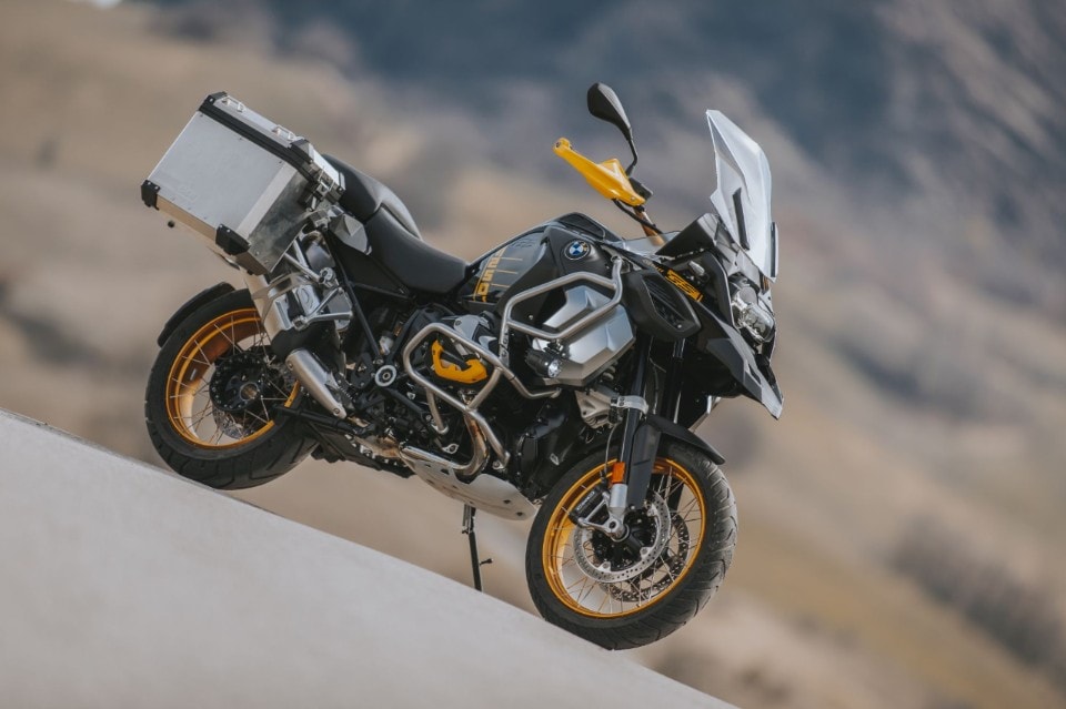 bmw r 1250 gs adventure vs ducati multistrada