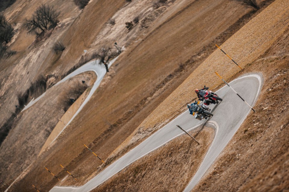 Comparativa BMW R 1250 GS Adventure, Ducati Multistrada V4 S: le crossover premium