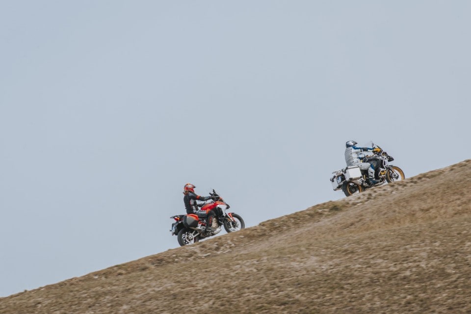 Comparativa BMW R 1250 GS Adventure, Ducati Multistrada V4 S: le crossover premium