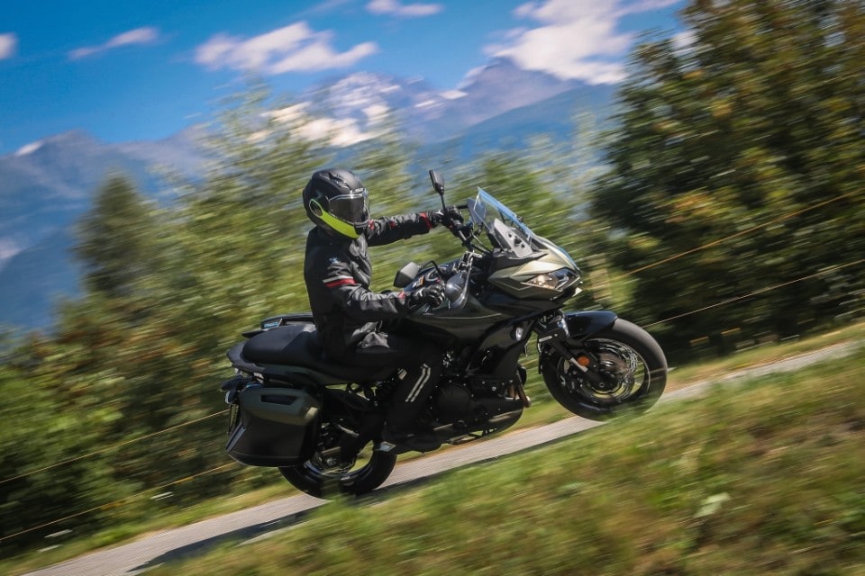 Comparativa Crossover: Yamaha Tracer 700 vs Kawasaki Versys 650 vs Suzuki V-Strom 650 XT