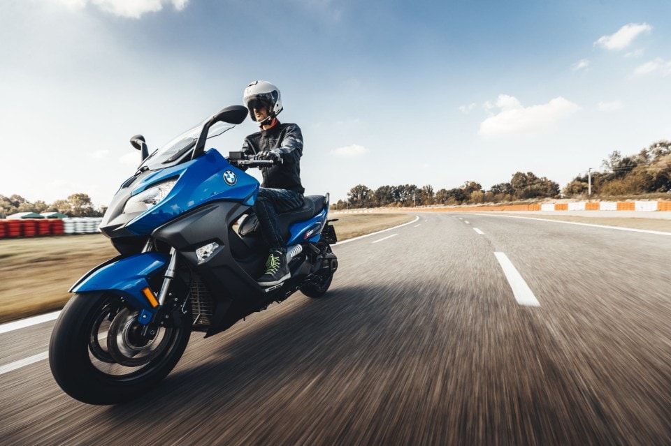BMW C 650 Sport, Kymco AK 550, Yamaha TMAX 560 Tech Max: over the TOP!