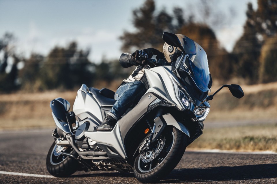 BMW C 650 Sport, Kymco AK 550, Yamaha TMAX 560 Tech Max: over the TOP!