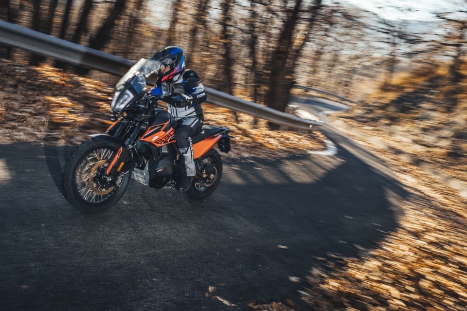 KTM 890 Adventure: crossover senza limiti