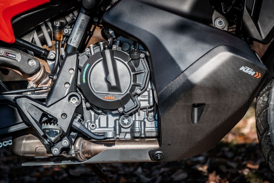 KTM 890 Adventure: crossover senza limiti