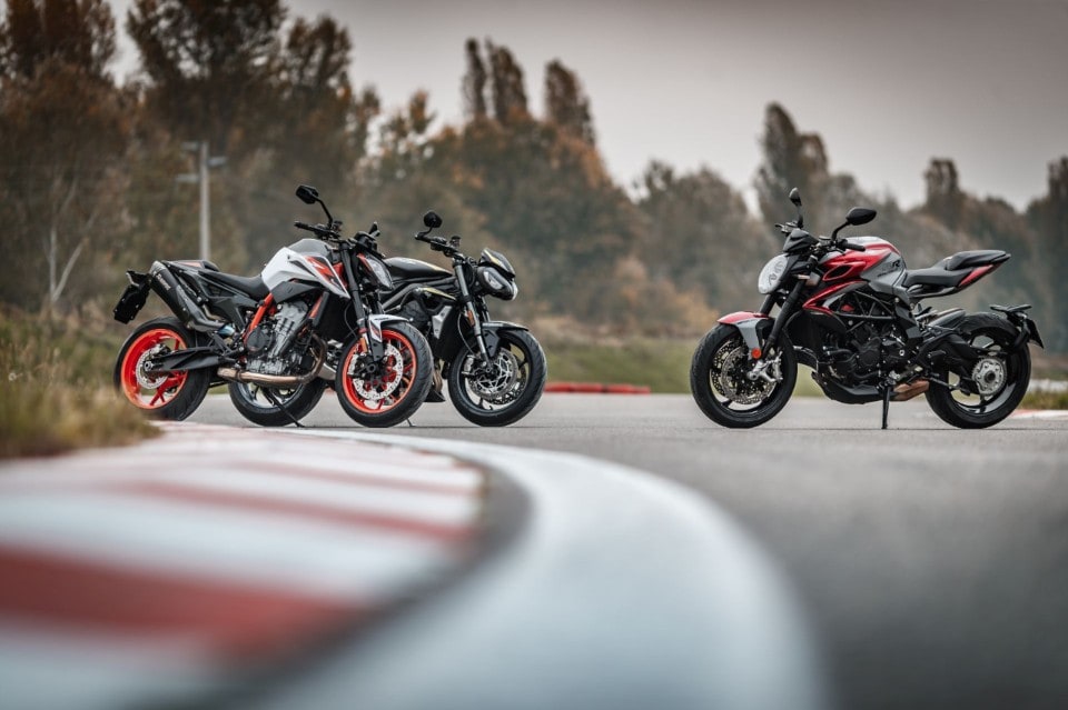 Comparativa naked (medie) sportive: KTM 890 Duke R, MV Agusta Brutale 800 RR SCS, Triumph Street Triple RS