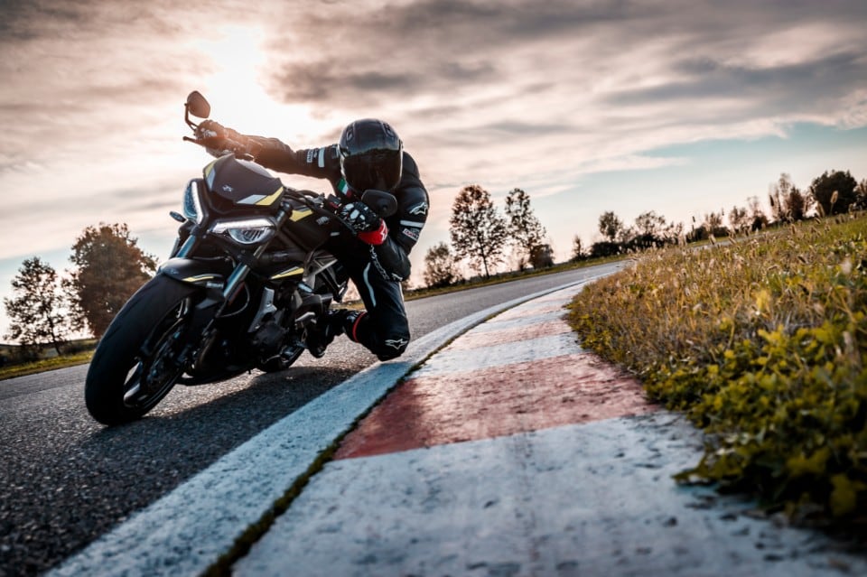 Comparativa naked (medie) sportive: KTM 890 Duke R, MV Agusta Brutale 800 RR SCS, Triumph Street Triple RS