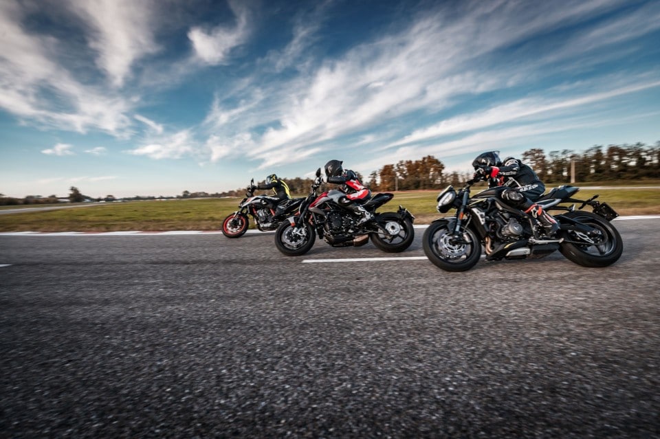 Comparativa naked (medie) sportive: KTM 890 Duke R, MV Agusta Brutale 800 RR SCS, Triumph Street Triple RS