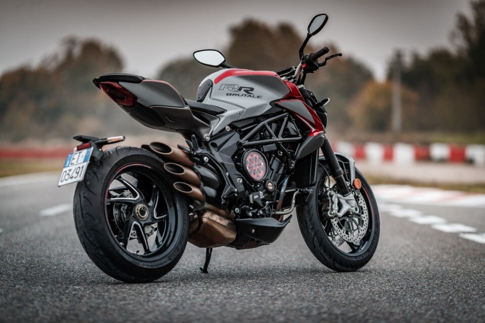 Comparativa naked (medie) sportive: KTM 890 Duke R, MV Agusta Brutale 800 RR SCS, Triumph Street Triple RS