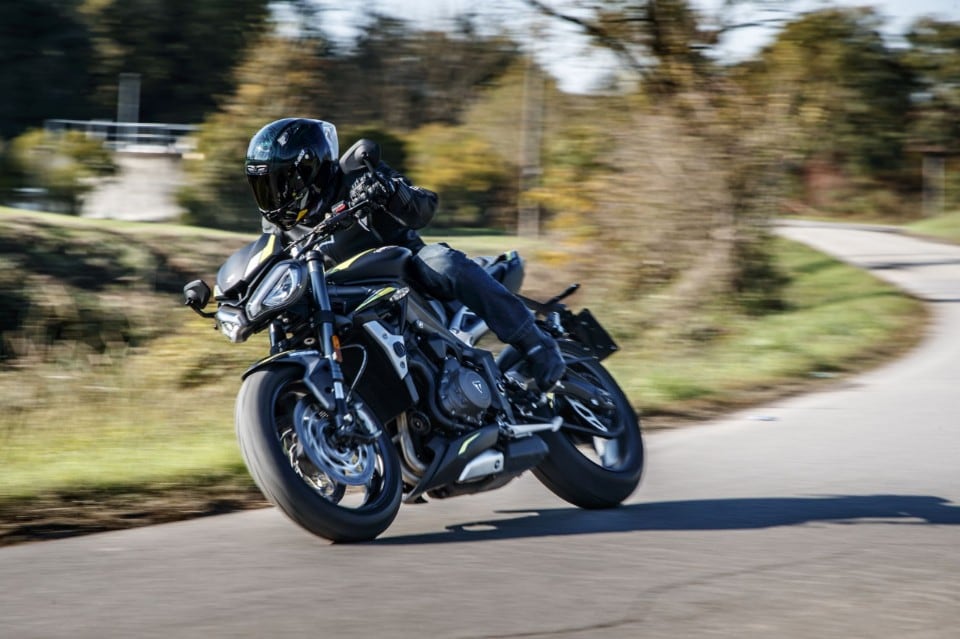 Comparativa naked (medie) sportive: KTM 890 Duke R, MV Agusta Brutale 800 RR SCS, Triumph Street Triple RS