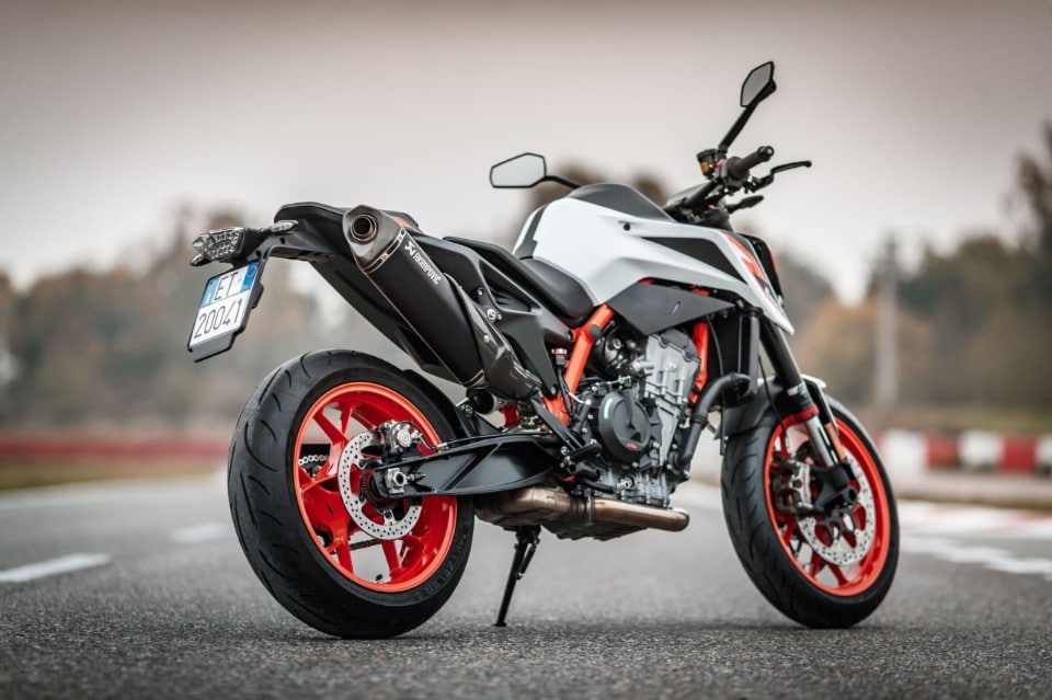 Comparativa naked (medie) sportive: KTM 890 Duke R, MV Agusta Brutale 800 RR SCS, Triumph Street Triple RS