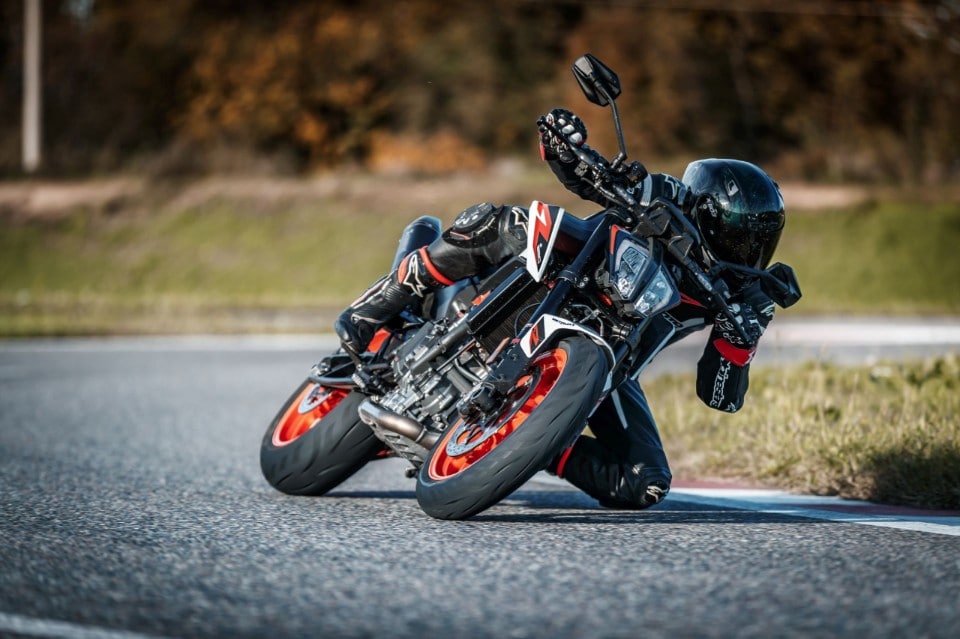 Comparativa naked (medie) sportive: KTM 890 Duke R, MV Agusta Brutale 800 RR SCS, Triumph Street Triple RS