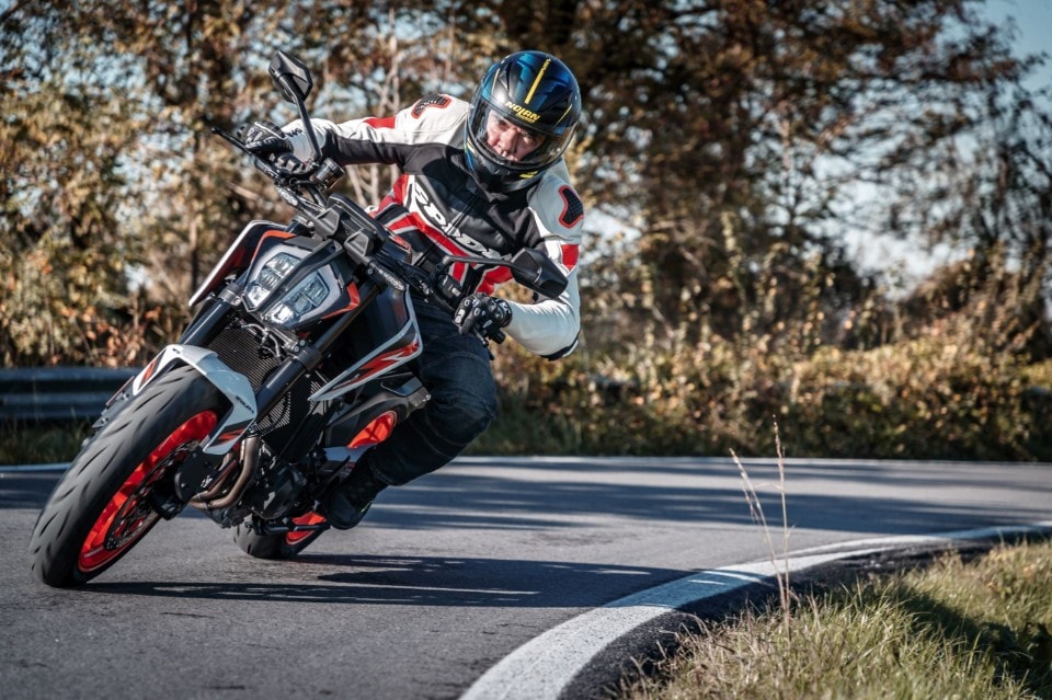 Comparativa naked (medie) sportive: KTM 890 Duke R, MV Agusta Brutale 800 RR SCS, Triumph Street Triple RS