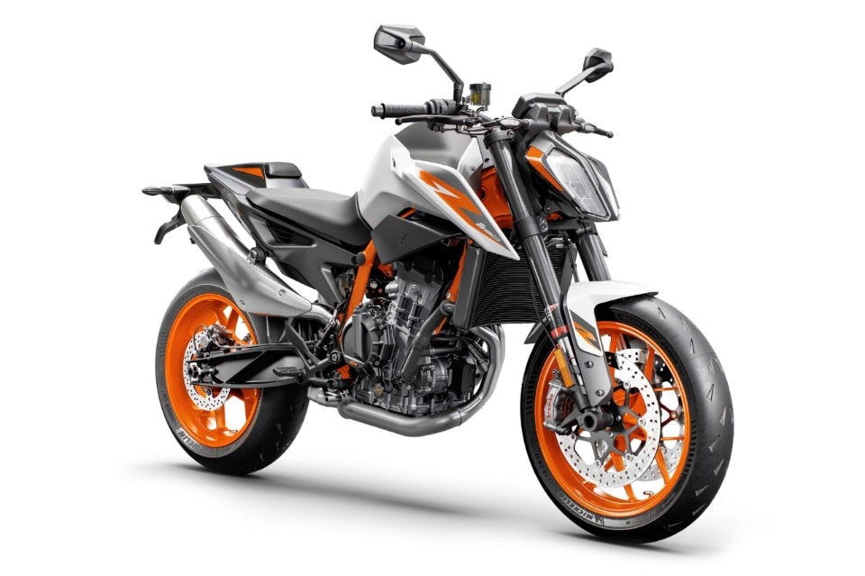 Comparativa naked (medie) sportive: KTM 890 Duke R, MV Agusta Brutale 800 RR SCS, Triumph Street Triple RS