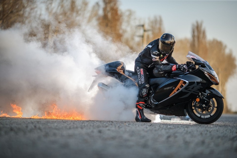 Suzuki Hayabusa: 300 km/h e non sentirli!