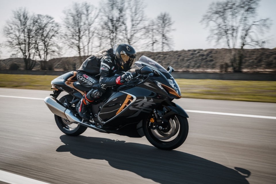 Suzuki Hayabusa: 300 km/h e non sentirli!