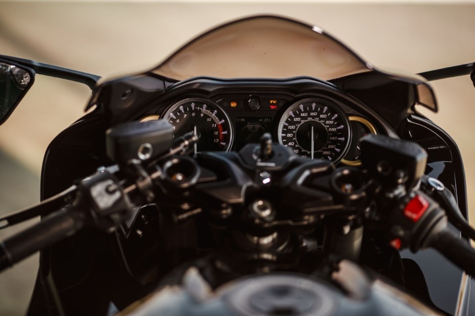 Suzuki Hayabusa: 300 km/h e non sentirli!