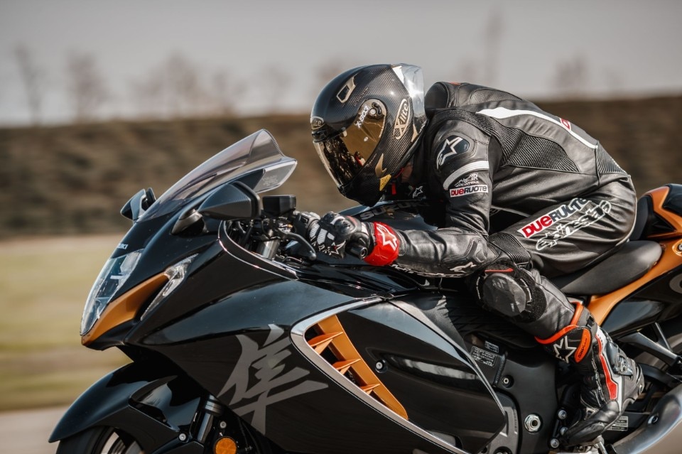 Suzuki Hayabusa: 300 km/h e non sentirli!