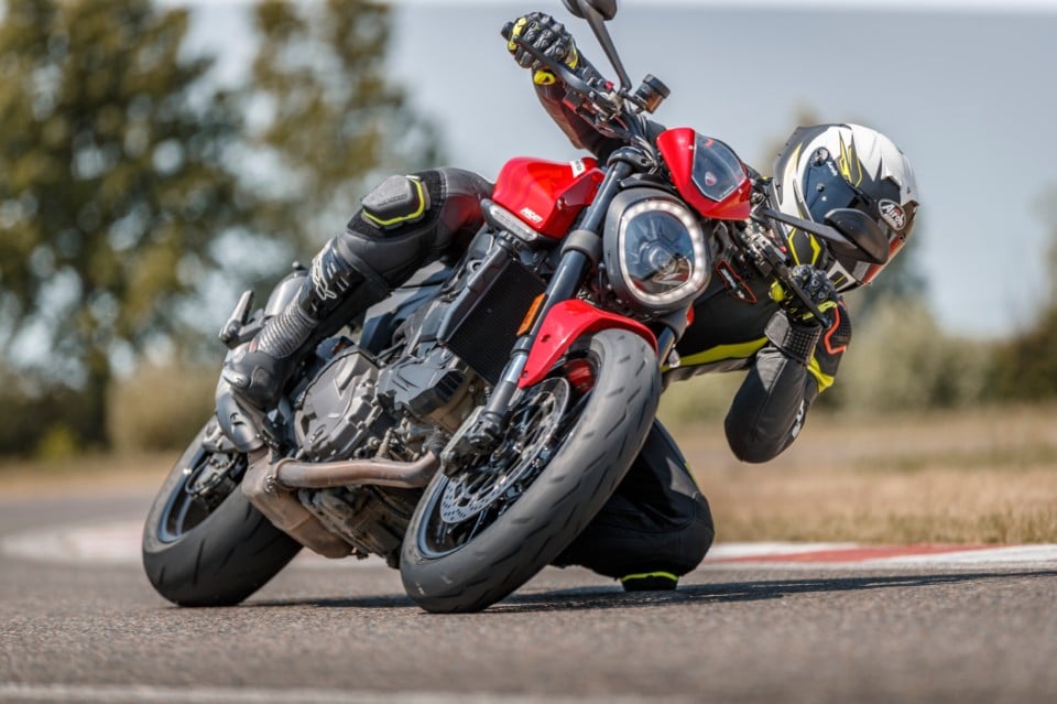 Aprilia Tuono 660 Factory VS Ducati Monster+: sognando la MotoGP