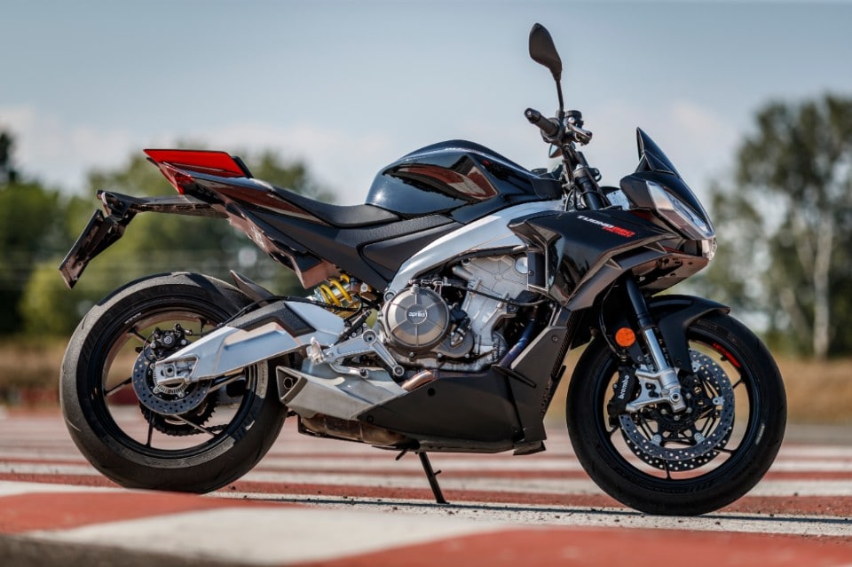 Aprilia Tuono 660 Factory VS Ducati Monster+: sognando la MotoGP