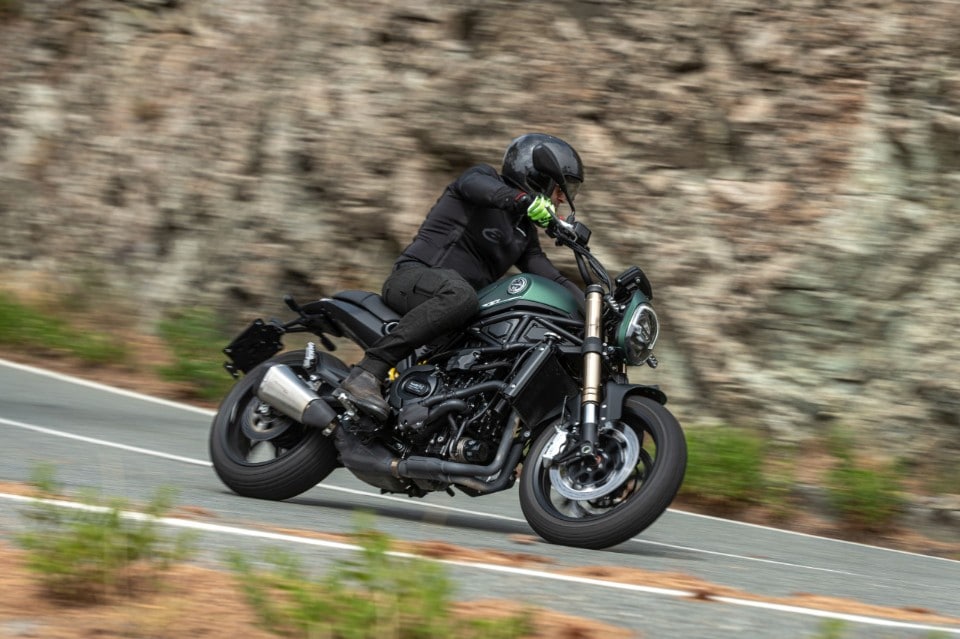 Benelli Leoncino 800 VS CFMOTO 700CL-X Heritage: prova a prendermi!