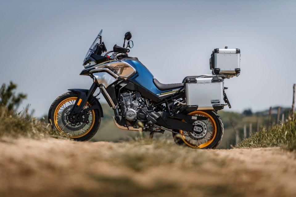 CFMOTO 800MT Touring: full equipment