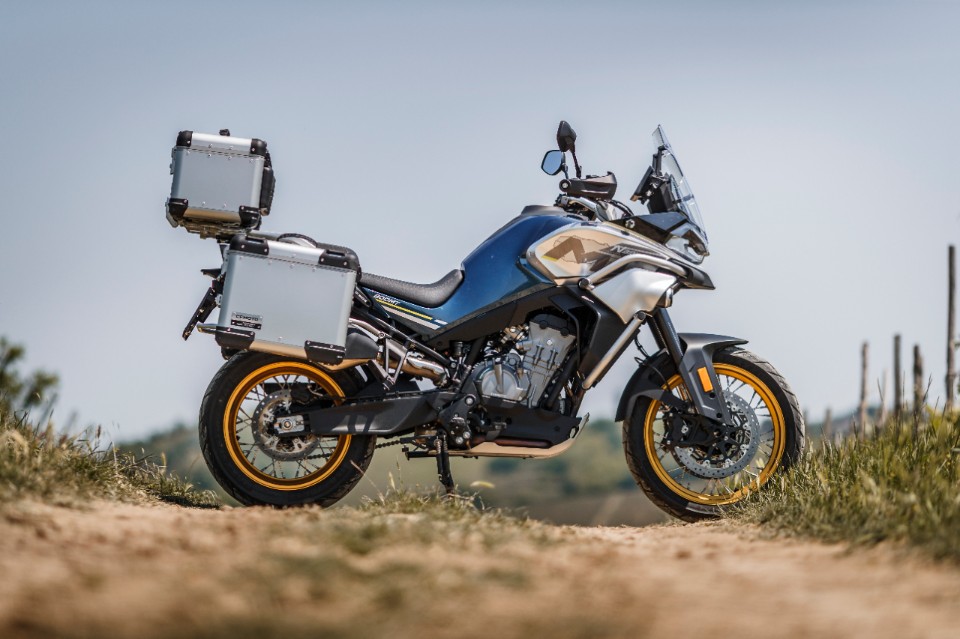 CFMOTO 800MT Touring: full equipment