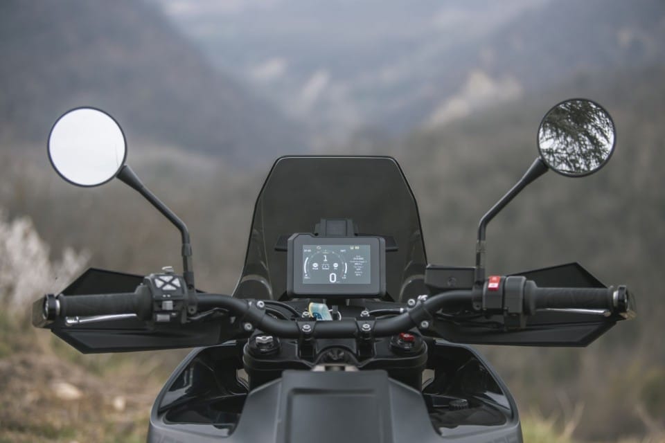 Honda Africa Twin 1100 VS Husqvarna Norden 901: non  SOLO rally!