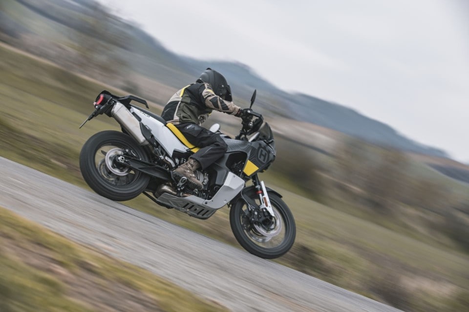 Honda Africa Twin 1100 VS Husqvarna Norden 901: non  SOLO rally!