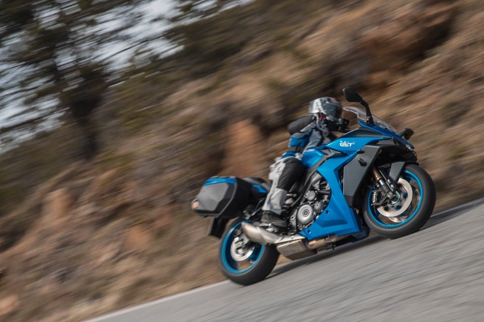 Kawasaki Versys 1000 SE Grand Tourer VS Suzuki GSX-S 1000 GT, variazioni sul tema!