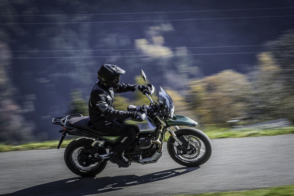 Moto Guzzi V85 TT VS Triumph Tiger 850 Sport: viaggia, guida, SOGNA