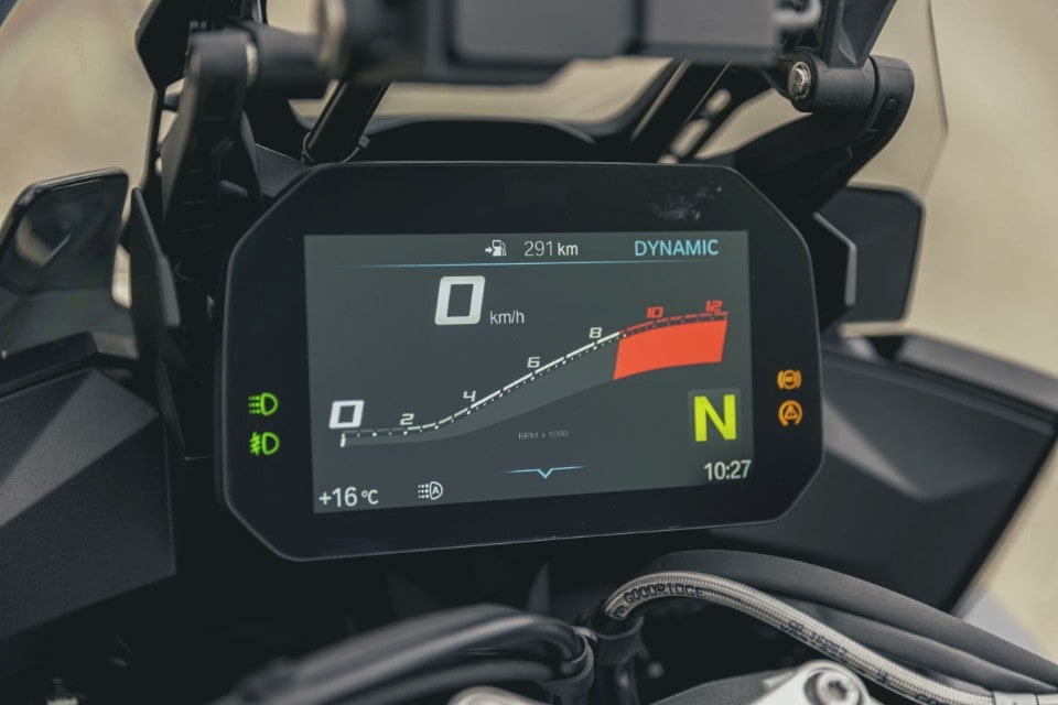 Tra i cordoli con le borse: BMW S 1000 XR contro KTM 1290 Super Duke GT